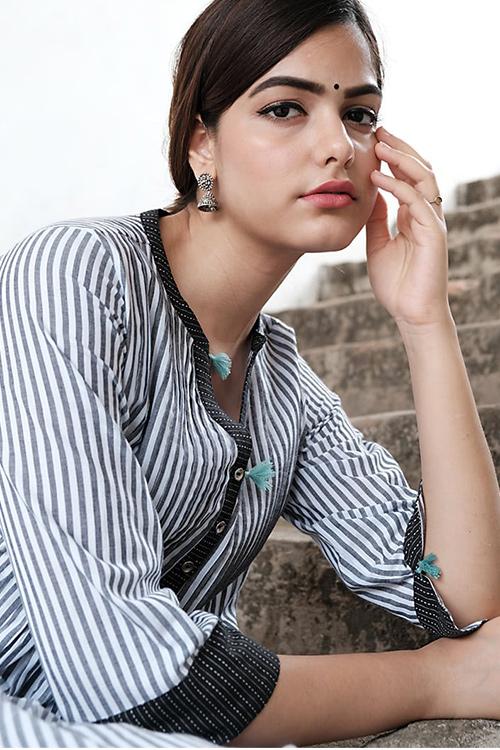 Black Trim Woven Kurta' Black Stripe Pintuck Kurta