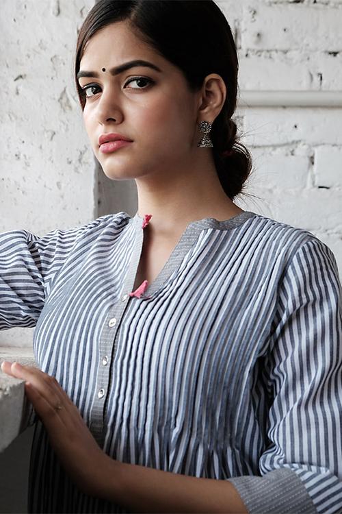 Grey Trim Woven Kurta' Grey Stripe Pintuck Kurta