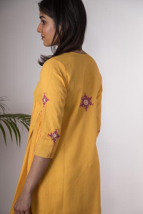 Pyaari' Hand Embroidered Yellow kotta doriya kurta . 2pc set (kurta and dupatta)