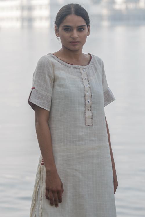 Bindani' White Dabu Print Cotton Long Kurta