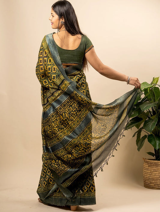Striking Block Printed Gicha Saree & Silk Border (With Blouse Piece)