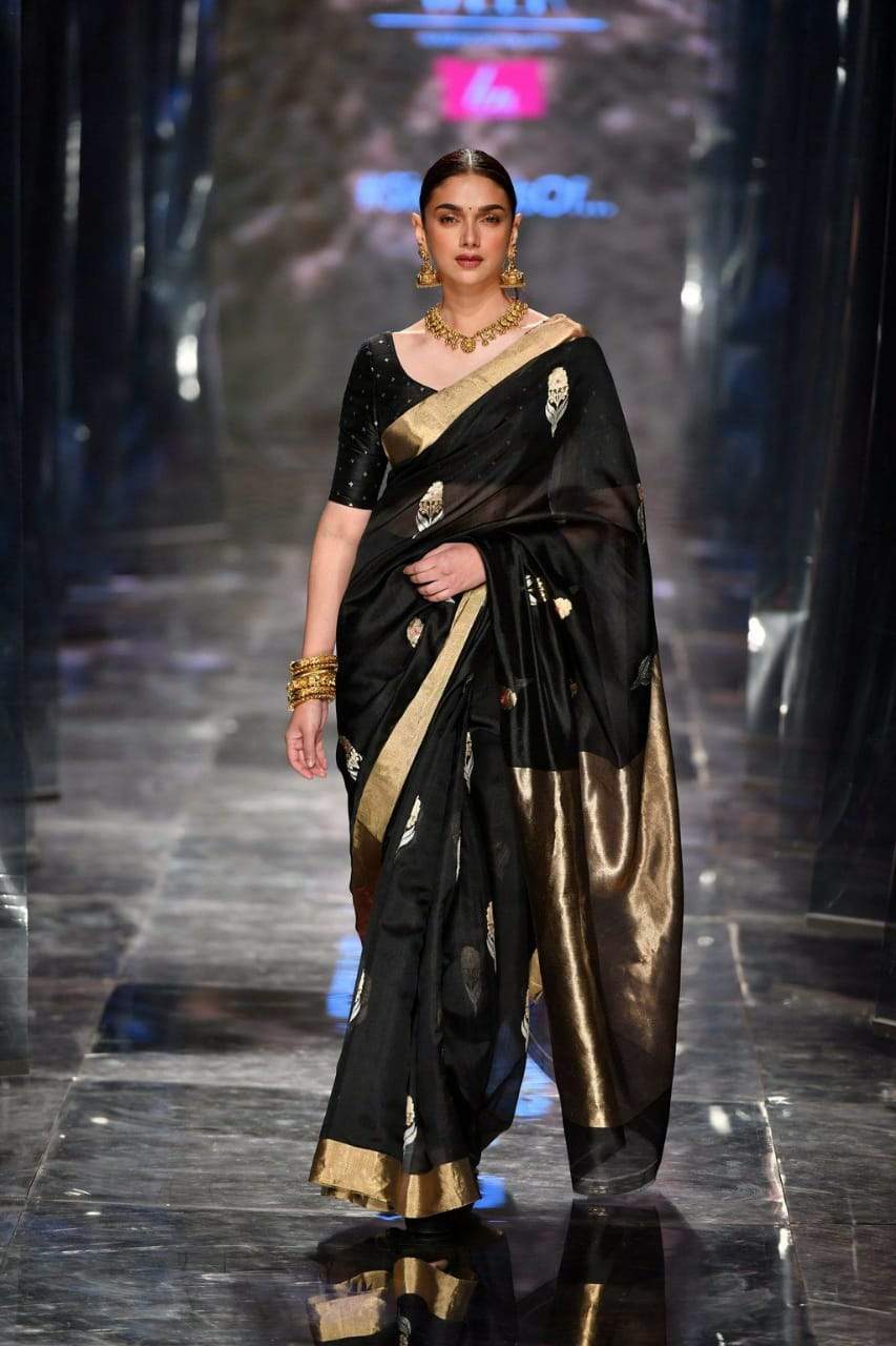 Valiba Black Jacquard Silk Saree with Woven Broad Border and Pallu By saree.com