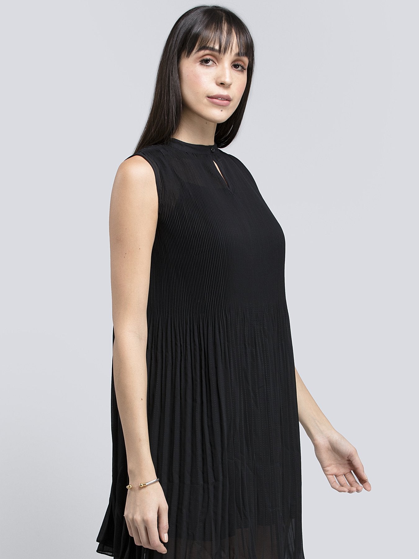 Keyhole Neck Pleated A Line Dress - Black