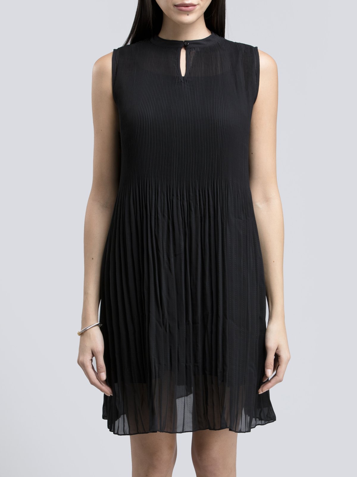 Keyhole Neck Pleated A Line Dress - Black