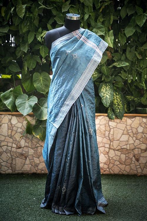 Jinali' Handwoven Baavanbuti Extra Weft Silk Saree-41