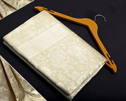 White Flower Present Jaquard Saree
