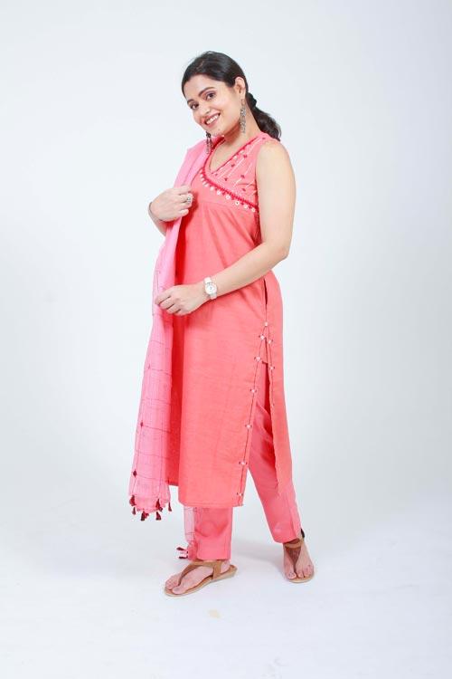 Toral' Hand Embroidered peach cotton slub kurta set