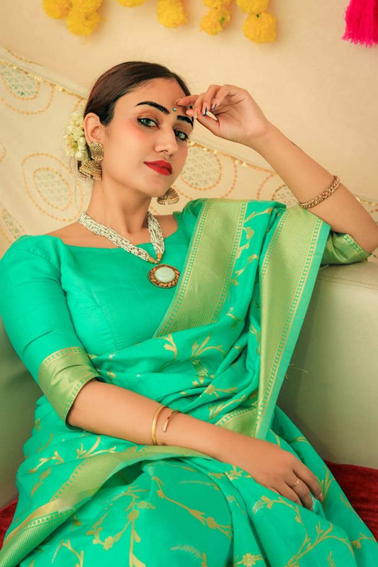 Exclusive Beautiful Rich Pallu & Jacquard Work On All Over Ruffle Saree