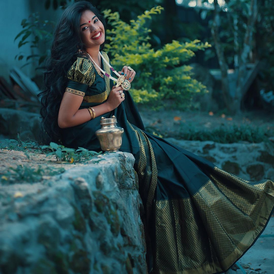 Valiba Black-Gold Beautiful Rich Pallu And Jacquard Saree