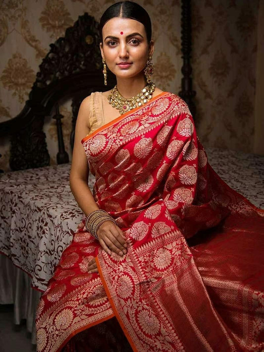 Valiba Elegant Silk Saree In Red With Beautiful Gold Zari Skirt Border and Pallu