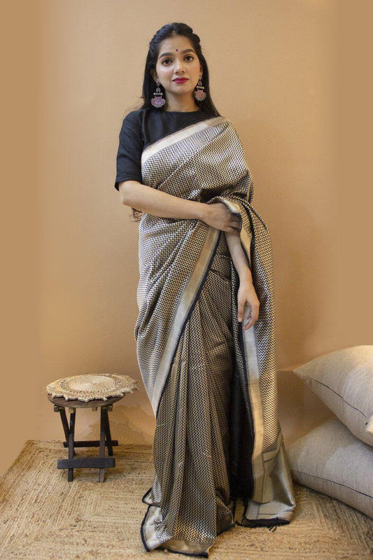 Valiba Gorgeous Golden Jal Wevaed Jikjack In Body And Grand Latest Sarees