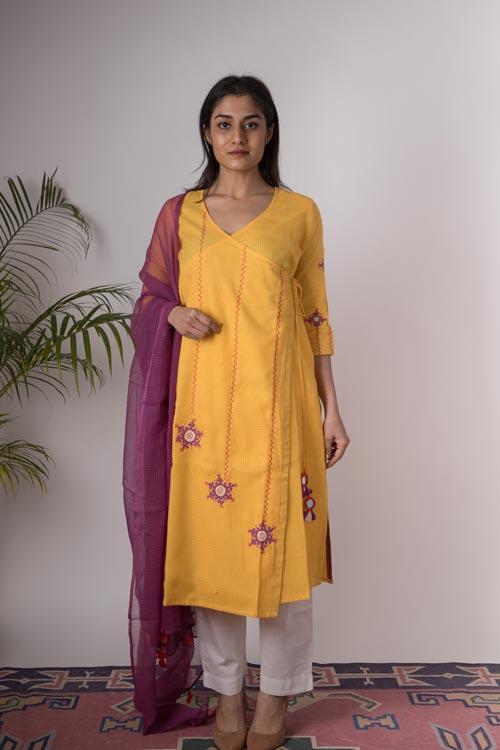 Pyaari' Hand Embroidered Yellow kotta doriya kurta . 2pc set (kurta and dupatta)