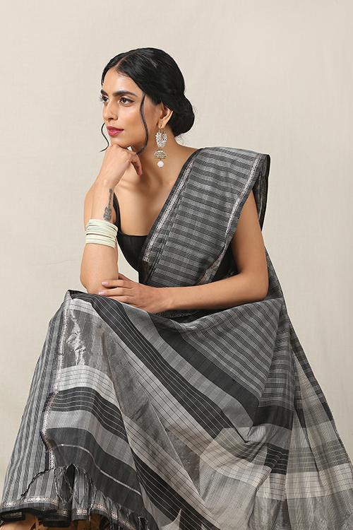 Handweave Maheshwari Handloom Silk Cotton Saree Col-Black , Blouse Colour Black.