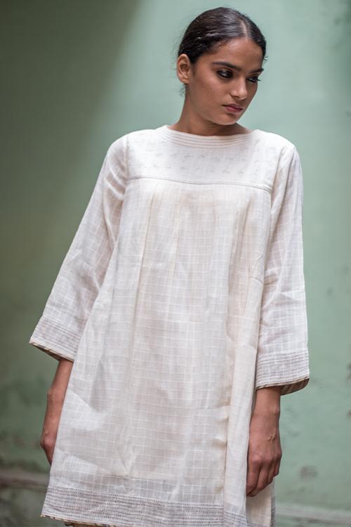 Loomar' White short plain full slv cotton kurta
