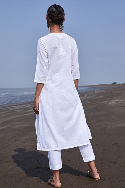 Aysa' Pure Cotton Chikankari Embroidered Long Kurta