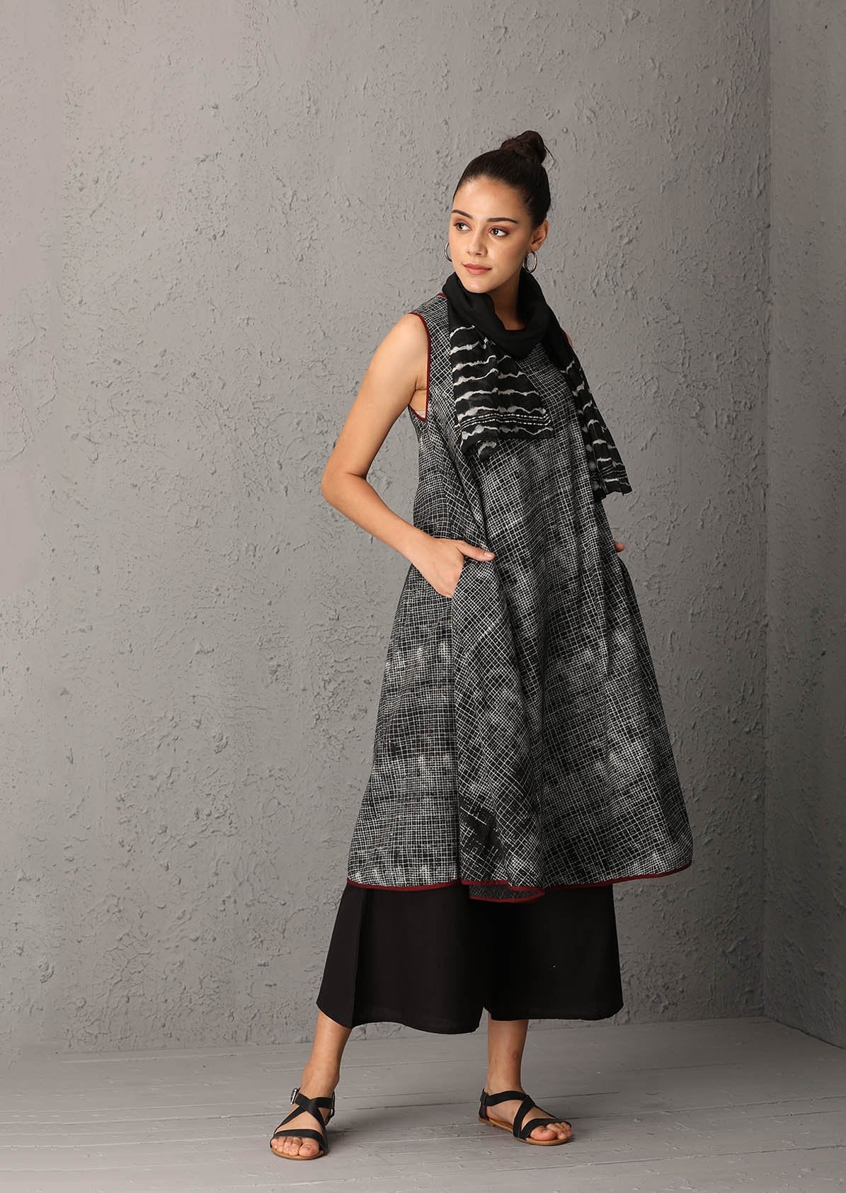 Black printed sleeveless kurta set with scarf (SW -37) JUST ADDED