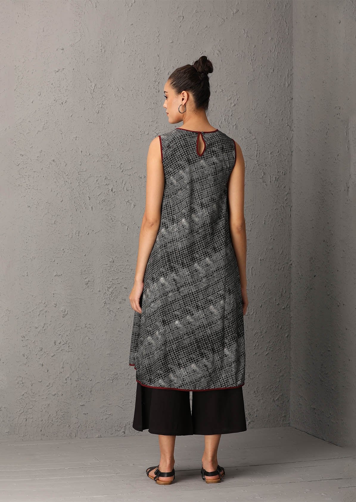 Black printed sleeveless kurta set with scarf (SW -37) JUST ADDED