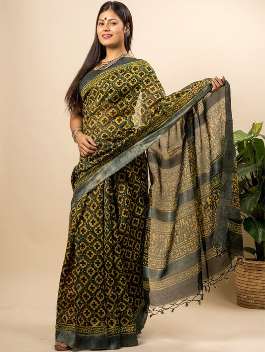 Striking Block Printed Gicha Saree & Silk Border (With Blouse Piece)