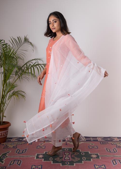 Tulip'Hand Embroidered Salmon chanderi kurta . 2pc set (kurta and dupatta)