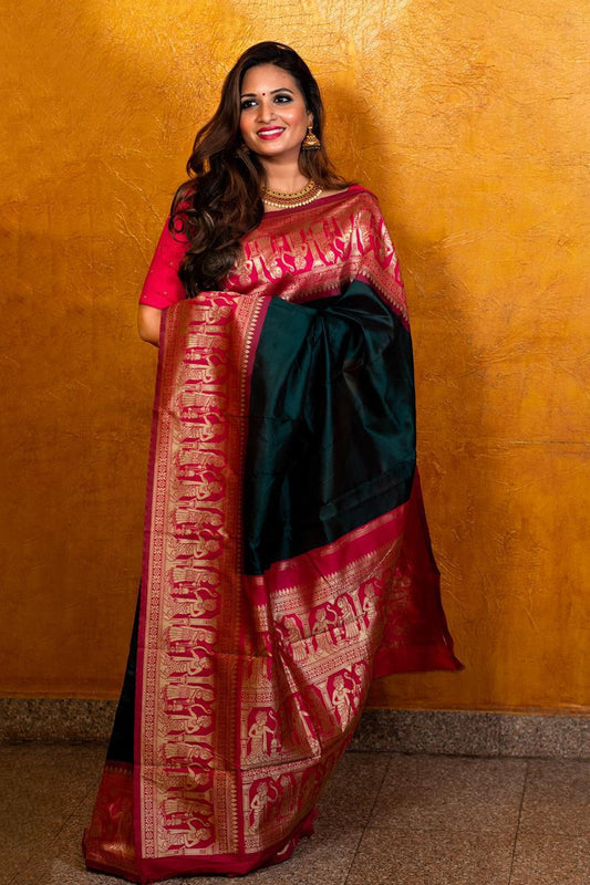 Valiba's Traditional Zari Pink Pallu With Green Jacquard Saree