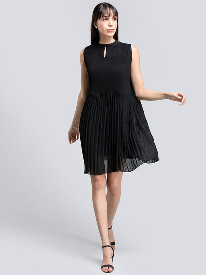 Keyhole Neck Pleated A Line Dress - Black