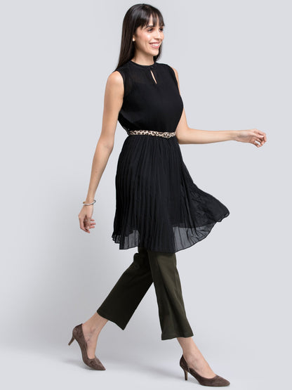 Keyhole Neck Pleated A Line Dress - Black