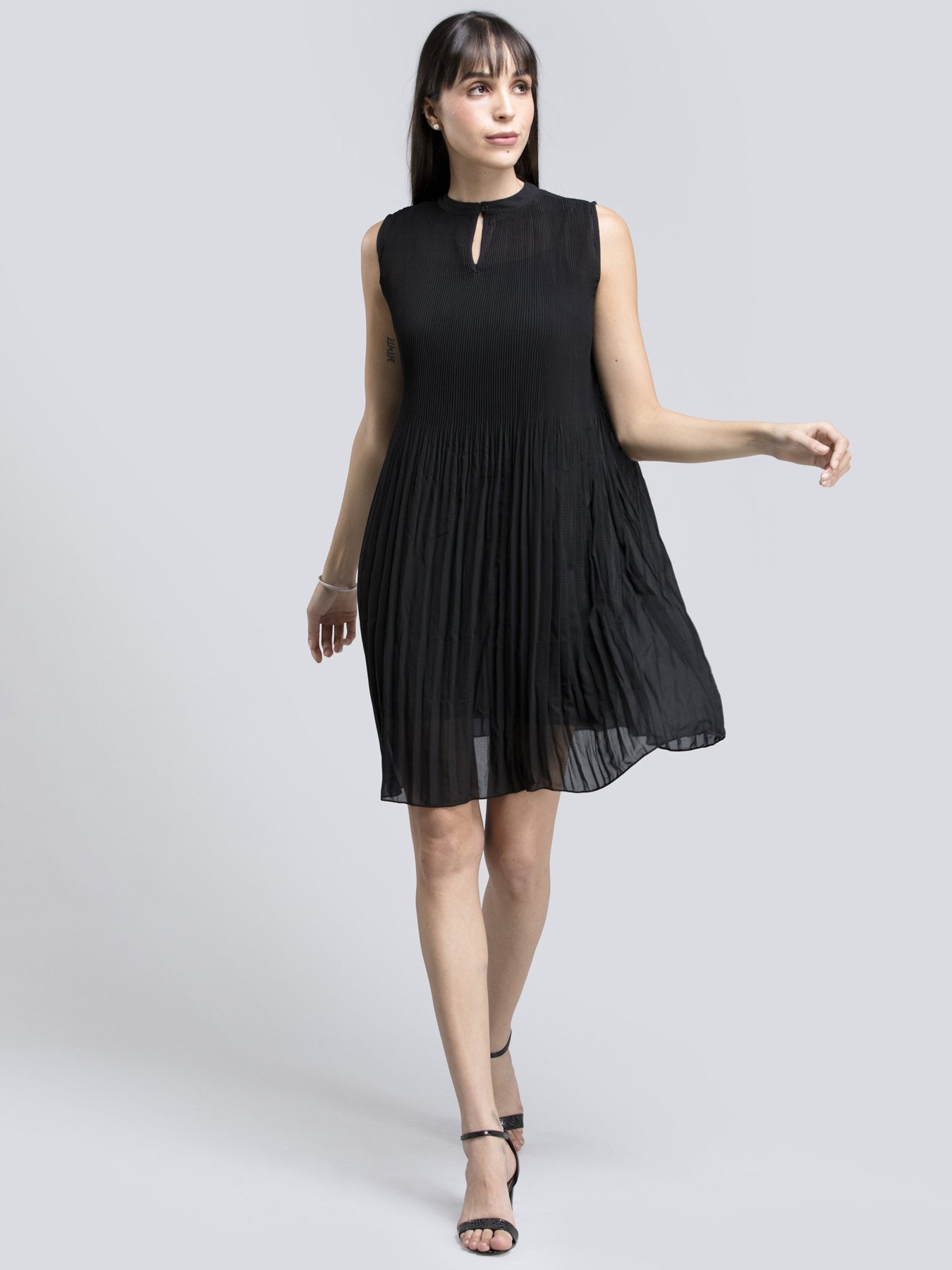 Keyhole Neck Pleated A Line Dress - Black