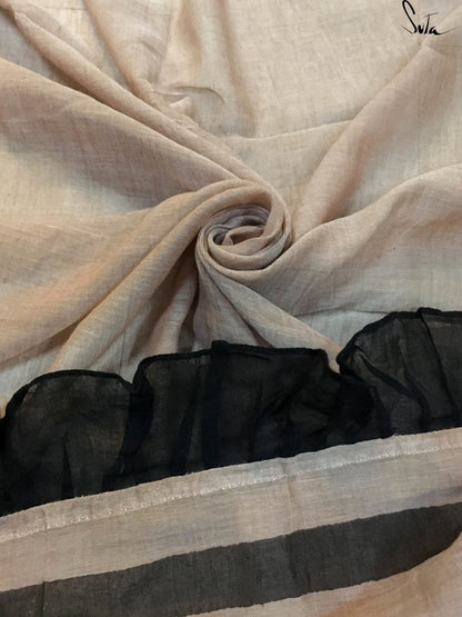 Pleats or ruffles on cinnamon