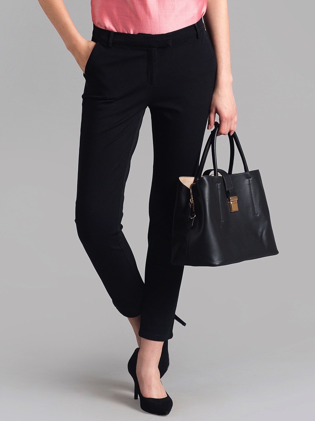 Essential Comfort Crop Pants - Black