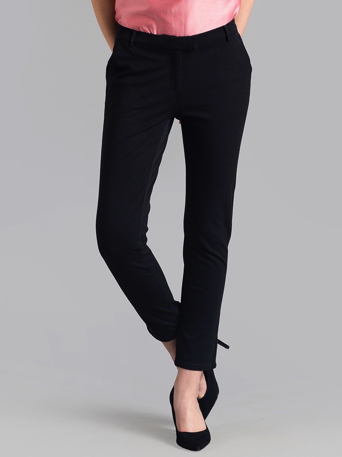 Essential Comfort Crop Pants - Black