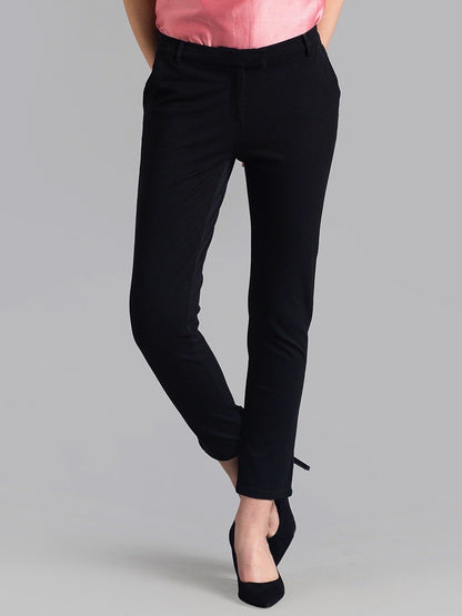 Essential Comfort Crop Pants - Black